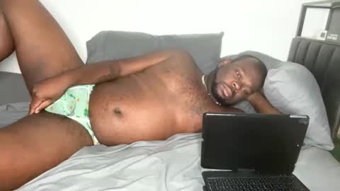 Elle Hood online show from 11.05.25