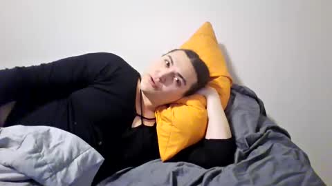 Snapshot of virgorian_enigma chatting on 10.01.25 priscilla online show from 10.01.25