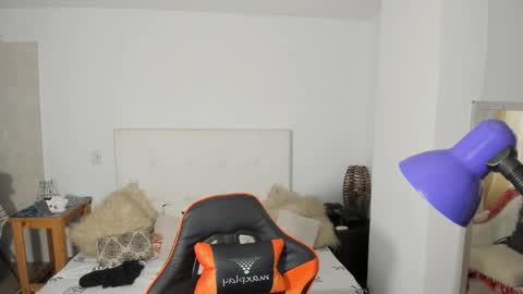 Snapshot of vitaxviper chatting on 11.26.25 Vit a Viper online show from 11.26.25