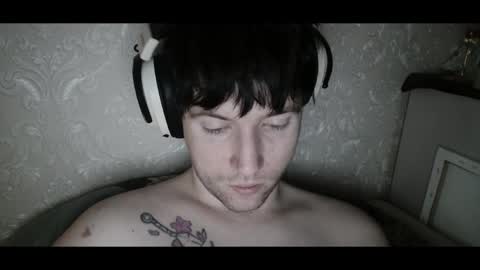 Snapshot of vitiligoboyy chatting on 05.14.26 vitiligoboyy online show from 05.14.26