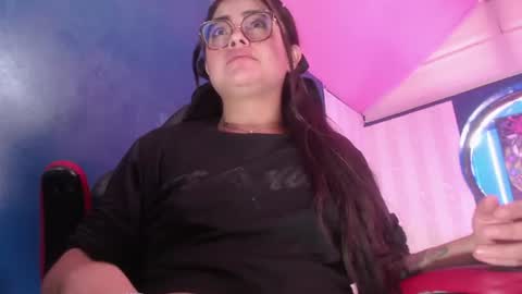 Snapshot of vitoria23_ chatting on 06.25.26 victoria 3 online show from 06.25.26