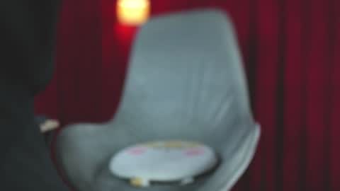 Snapshot of vitta_alfayed chatting on 12.29.24 VittaaaPlease help me with your thumbs up its important online show from 12.29.24