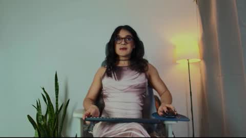 Snapshot of vitta_alfayed chatting on 11.29.25 VittaaaPlease help me with your thumbs up its important online show from 11.29.25