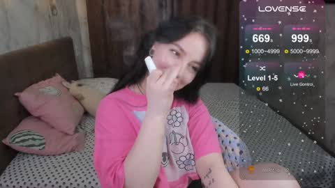 Snapshot of vivi__squirrel chatting on 01.30.25 Vivi online show from 01.30.25