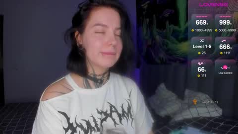 Snapshot of vivi__squirrel chatting on 09.10.25 Vivi online show from 09.10.25