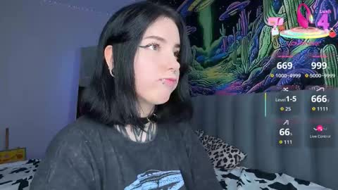 Snapshot of vivi__squirrel chatting on 10.19.25 Vivi online show from 10.19.25