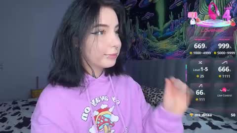 Snapshot of vivi__squirrel chatting on 10.24.25 Vivi online show from 10.24.25