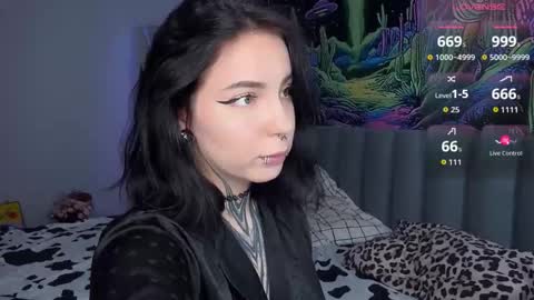 Snapshot of vivi__squirrel chatting on 11.16.25 Vivi online show from 11.16.25