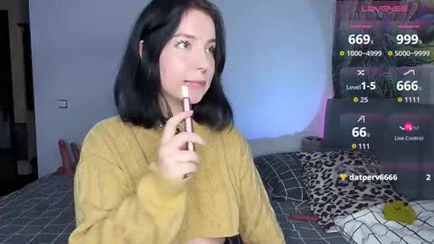 Snapshot of vivi__squirrel chatting on 11.24.25 Vivi online show from 11.24.25