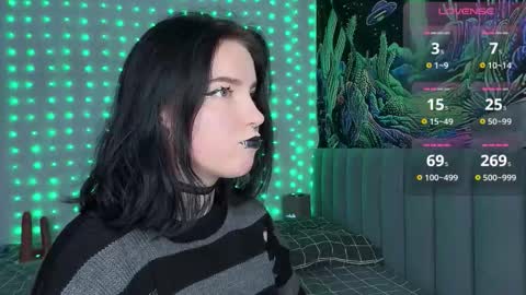 Snapshot of vivi__squirrel chatting on 11.26.25 Vivi online show from 11.26.25