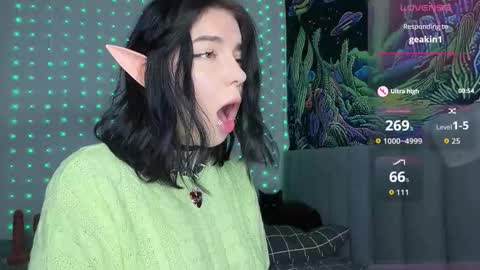 Snapshot of vivi__squirrel chatting on 12.03.25 Vivi online show from 12.03.25