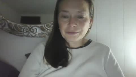 Snapshot of vivi_bee chatting on 09.27.25 vivian online show from 09.27.25