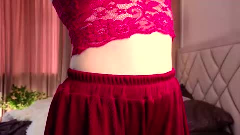 Snapshot of vivi_ennes chatting on 09.18.25 You like my friends can call me LUNA This is my first day here online show from 09.18.25