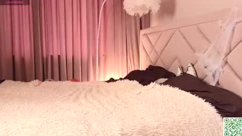 Snapshot of vivi_ennes chatting on 11.01.25 You like my friends can call me LUNA This is my first day here online show from 11.01.25