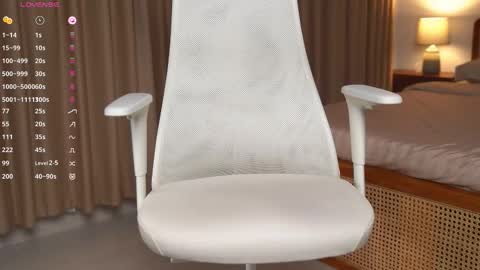 Snapshot of vivian_cb chatting on 02.14.25 Vivian online show from 02.14.25