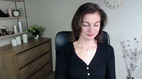 Vivian online show from 12.17.24