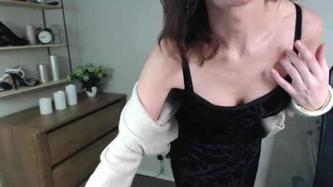 Vivian online show from 12.27.24