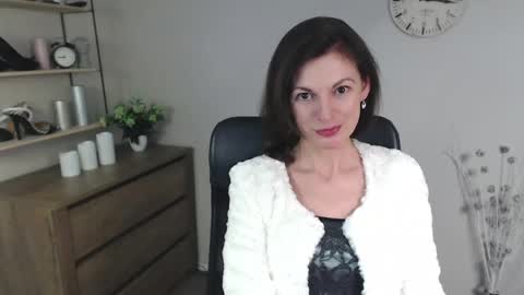 Vivian online show from 12.31.24