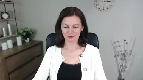 Vivian online show from 01.16.25