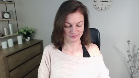 Vivian online show from 01.20.25