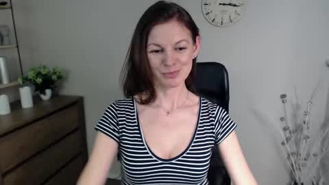 Vivian online show from 01.23.25