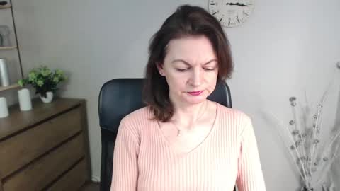 Vivian online show from 01.24.25