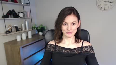 Vivian online show from 02.06.25