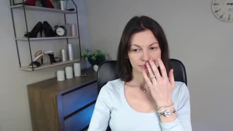 Vivian online show from 02.10.25