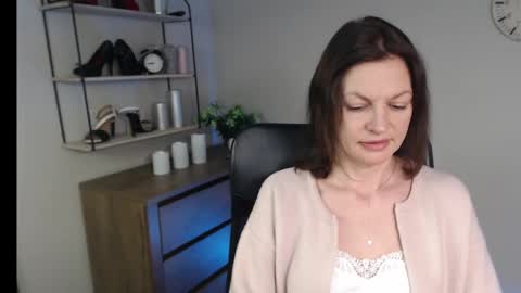 Vivian online show from 02.17.25