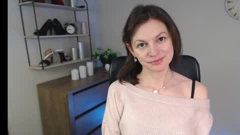 Vivian online show from 02.20.25