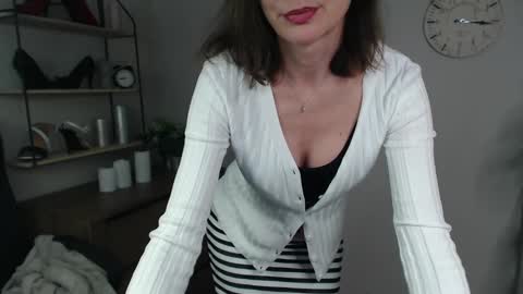 Vivian online show from 02.28.25