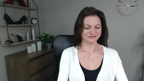 Vivian online show from 02.28.25