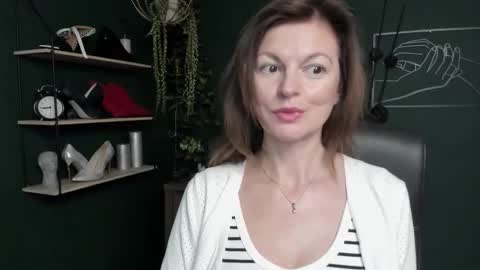 Vivian online show from 09.18.25