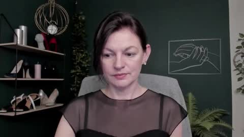 Vivian online show from 12.15.25