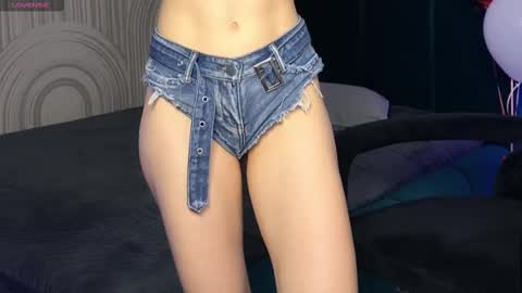 Vivian Evans online show from 02.20.25