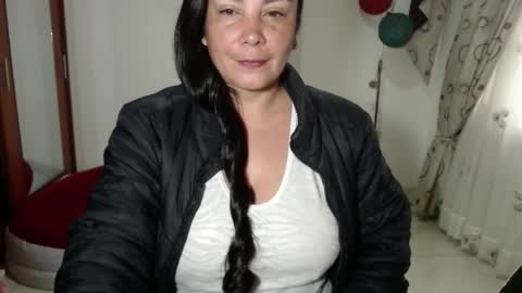 Snapshot of vivian_milf_paint chatting on 02.03.26 vivian_milf_paint online show from 02.03.26