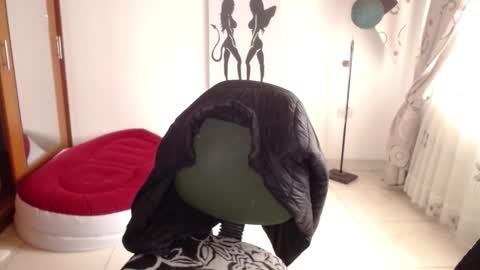 Snapshot of vivian_milf_paint chatting on 02.07.26 vivian_milf_paint online show from 02.07.26