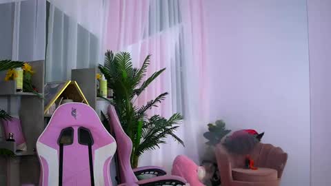 Snapshot of vivianestein chatting on 02.24.25 Vivi online show from 02.24.25