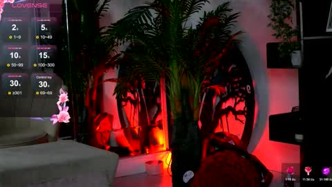 Snapshot of vivianestein chatting on 11.19.25 Vivi online show from 11.19.25