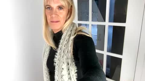 Vivlove online show from 12.28.24