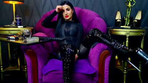 Snapshot of vivianreeve chatting on 12.09.24 Vivian Reeve online show from 12.09.24