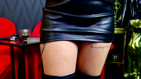 Snapshot of vivianreeve chatting on 01.15.25 Vivian Reeve online show from 01.15.25