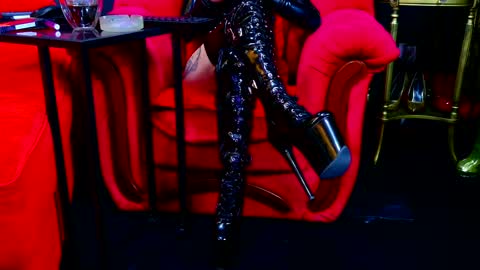 Snapshot of vivianreeve chatting on 02.04.25 Vivian Reeve online show from 02.04.25