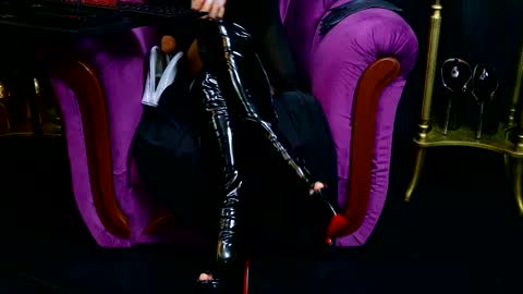 Snapshot of vivianreeve chatting on 02.19.25 Vivian Reeve online show from 02.19.25