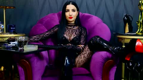 Snapshot of vivianreeve chatting on 02.19.25 Vivian Reeve online show from 02.19.25