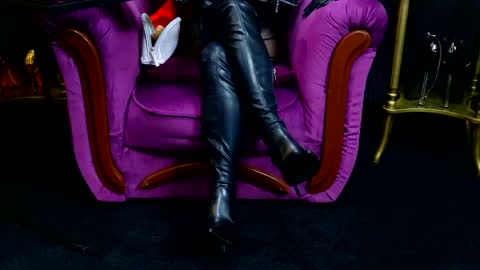 Snapshot of vivianreeve chatting on 03.06.25 Vivian Reeve online show from 03.06.25