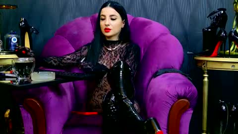 Snapshot of vivianreeve chatting on 03.07.25 Vivian Reeve online show from 03.07.25