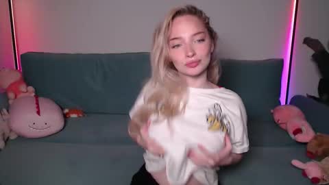 vivianwinters online show from 11.28.25