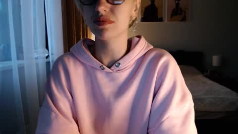 VI       online show from 03.04.25