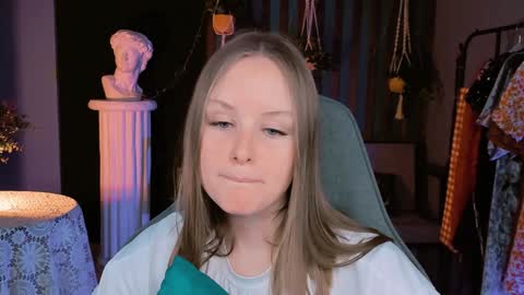 Vivien online show from 12.28.24